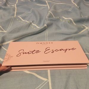 Suite Escape Eyeshadow Palette